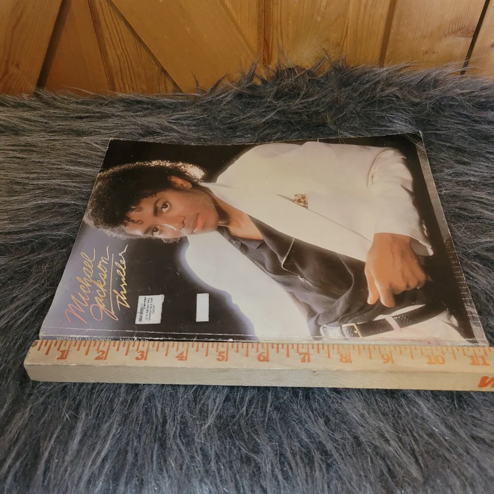 "Vintage 1983 Michael Jackson Thriller Piano Vocal Guitar Songbook  Sheet Music - Picture 15 of 15
